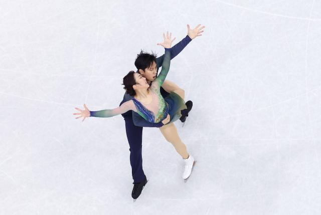 半岛体育APP-花样滑冰双人滑：“葱桶组合”谢幕战获第五
